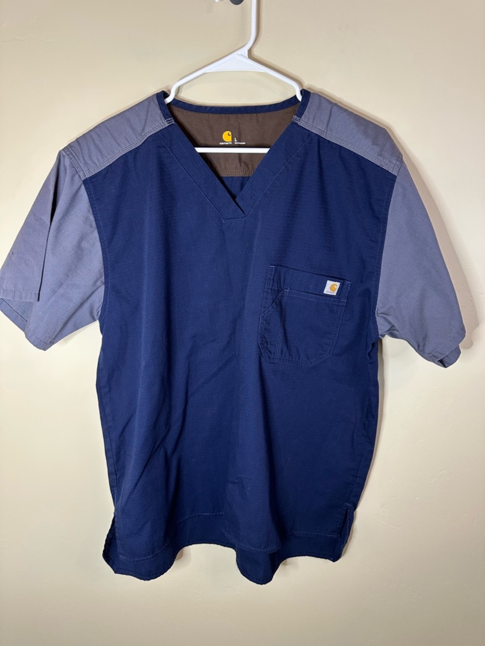Carhartt Men’s Large Medical Scrub Top - Navy & Gray Relaxed V‑Neck With Pocket